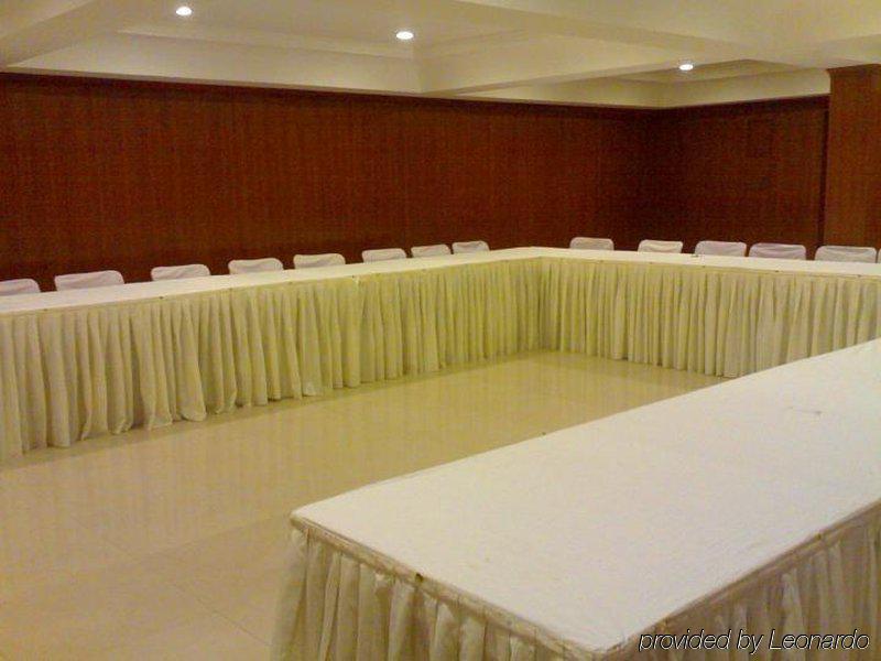 Genx Banjara Hill 1589 Hotel Haiderabad Buitenkant foto