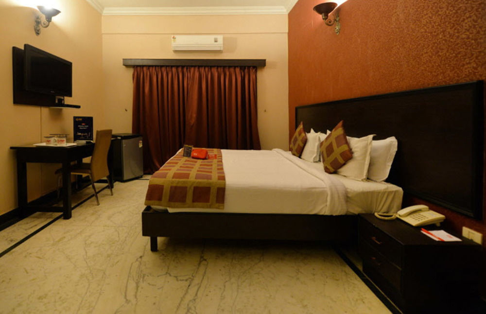 Genx Banjara Hill 1589 Hotel Haiderabad Buitenkant foto