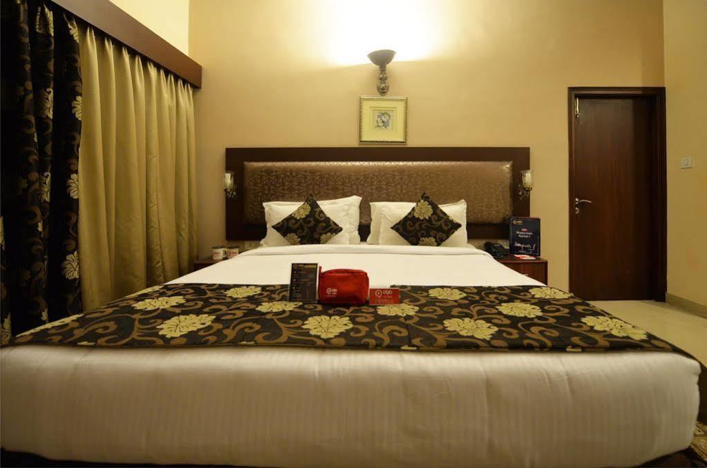 Genx Banjara Hill 1589 Hotel Haiderabad Buitenkant foto