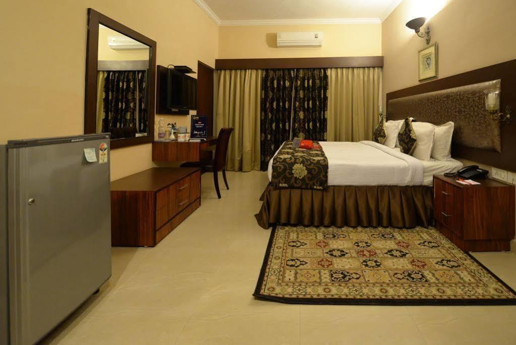 Genx Banjara Hill 1589 Hotel Haiderabad Buitenkant foto
