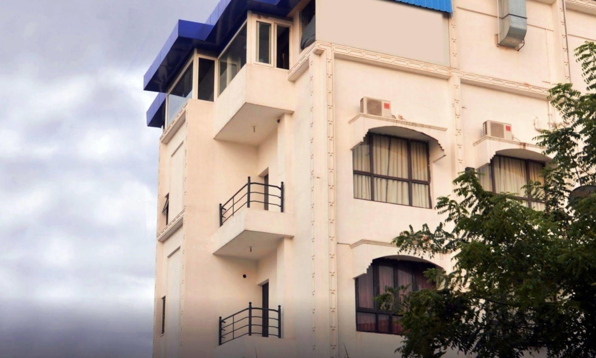 Genx Banjara Hill 1589 Hotel Haiderabad Buitenkant foto