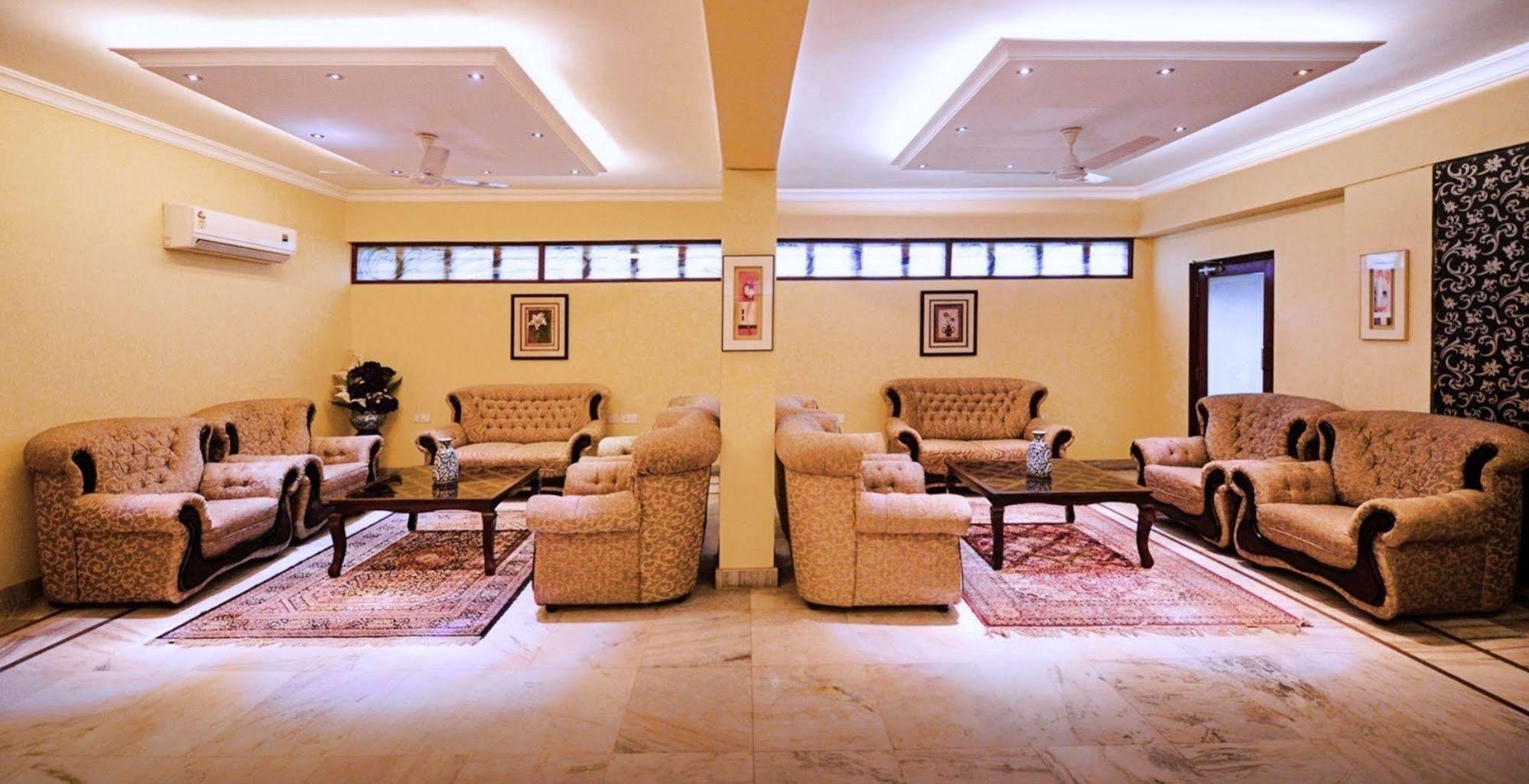 Genx Banjara Hill 1589 Hotel Haiderabad Buitenkant foto