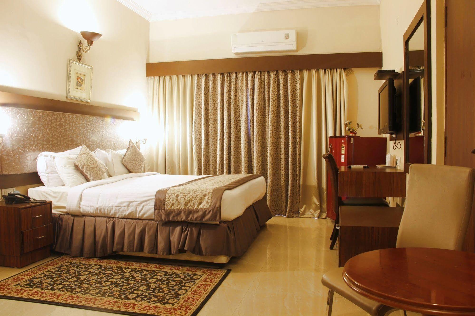 Genx Banjara Hill 1589 Hotel Haiderabad Buitenkant foto