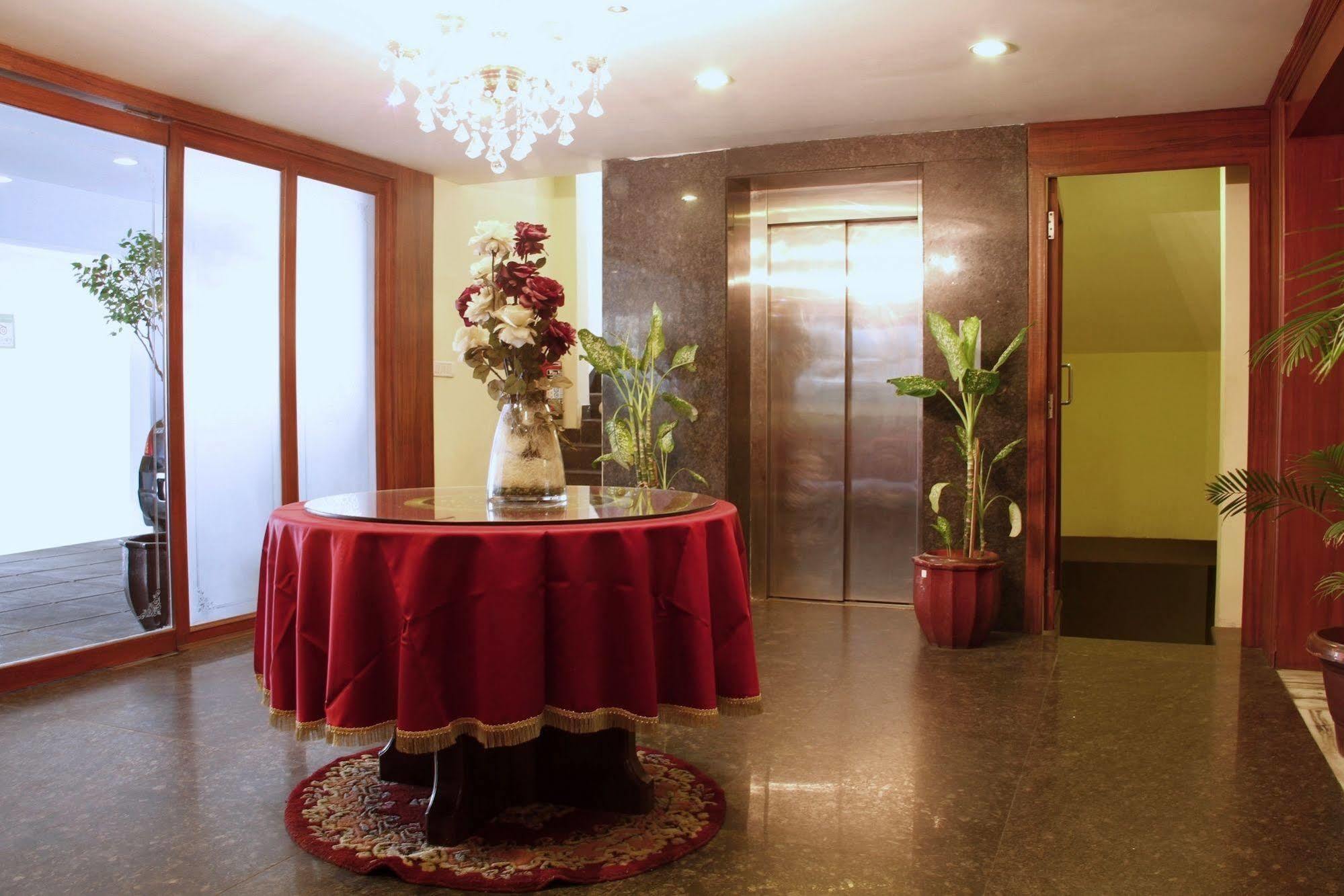 Genx Banjara Hill 1589 Hotel Haiderabad Buitenkant foto