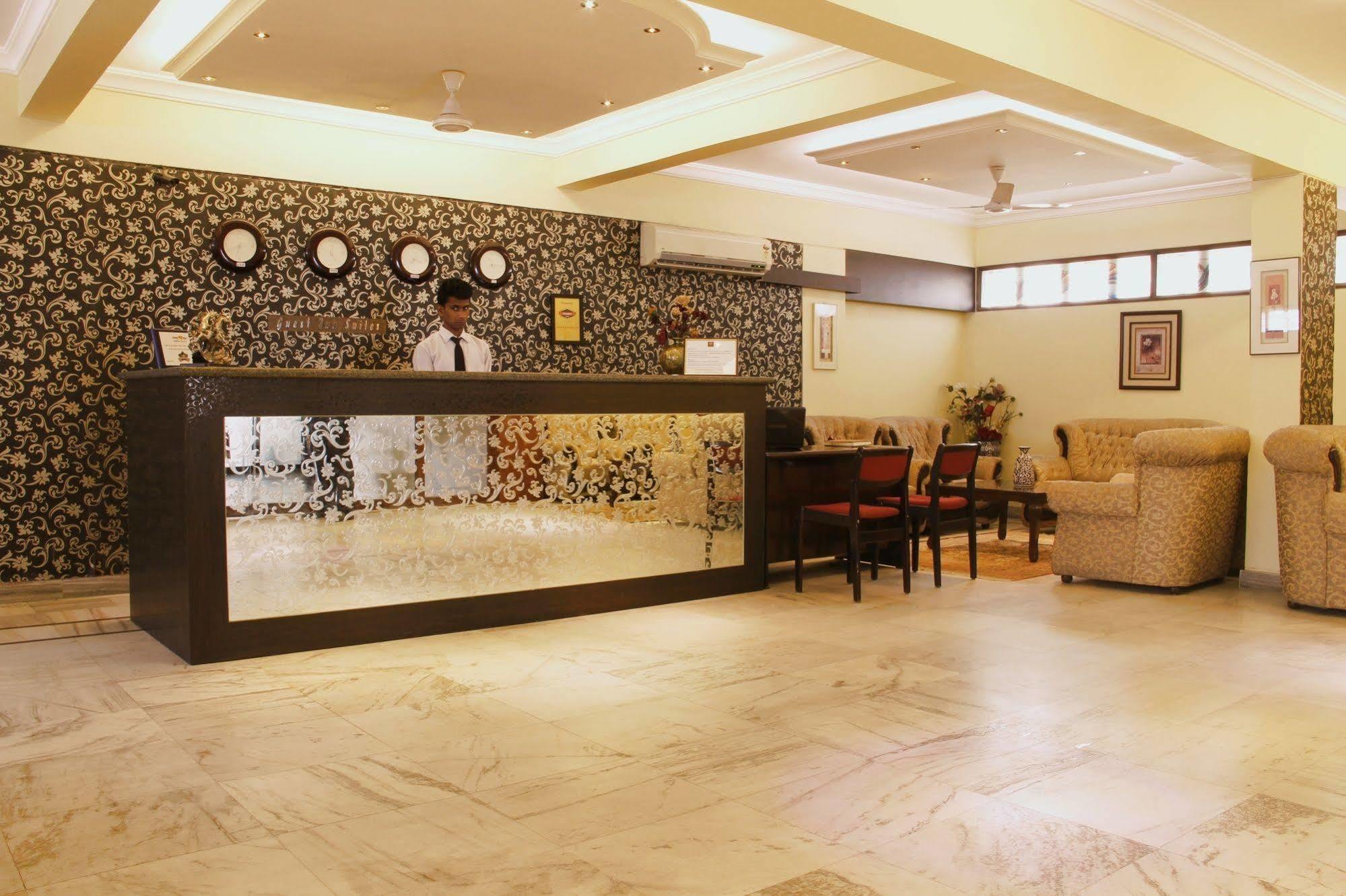 Genx Banjara Hill 1589 Hotel Haiderabad Buitenkant foto