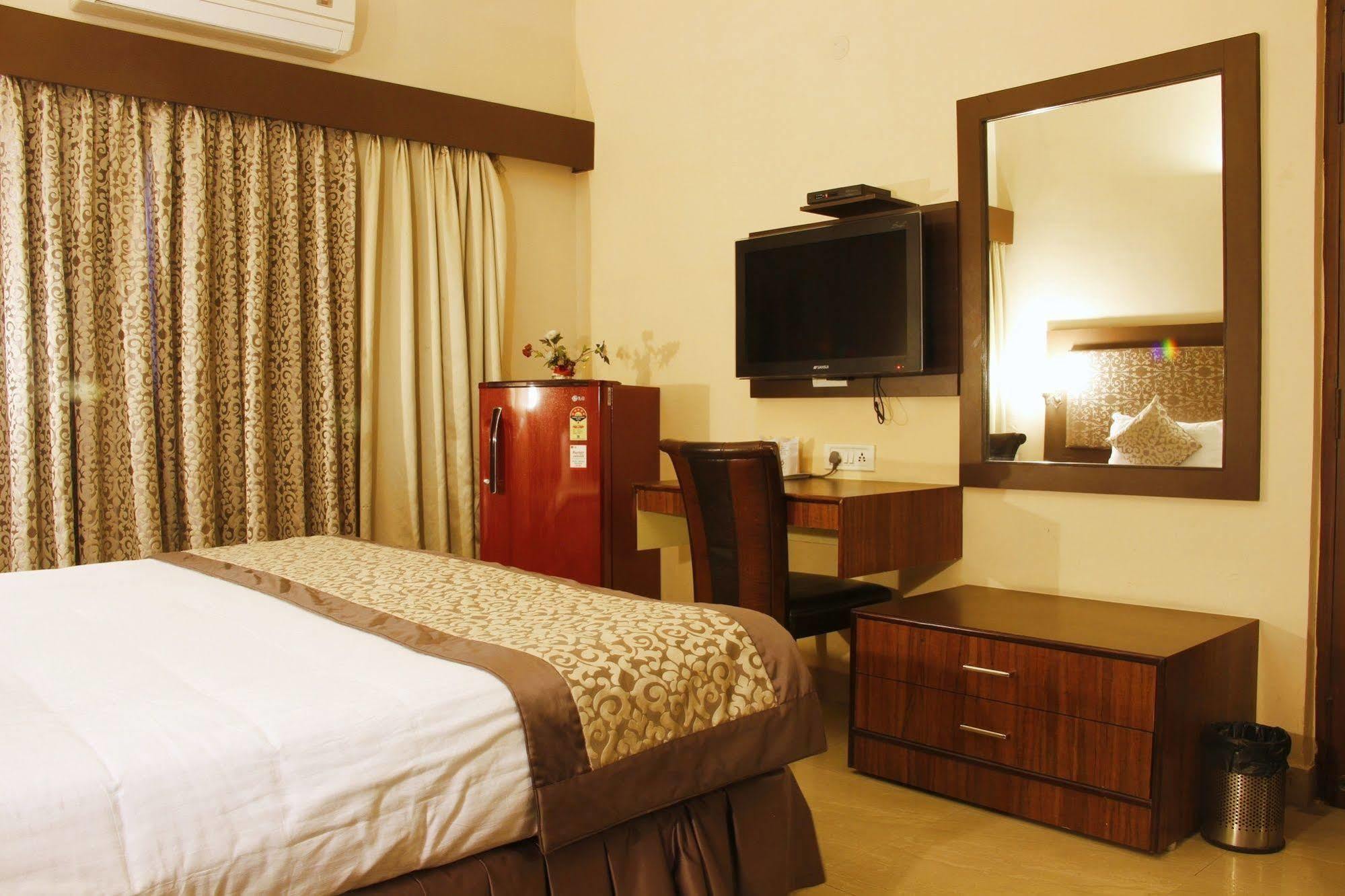 Genx Banjara Hill 1589 Hotel Haiderabad Buitenkant foto