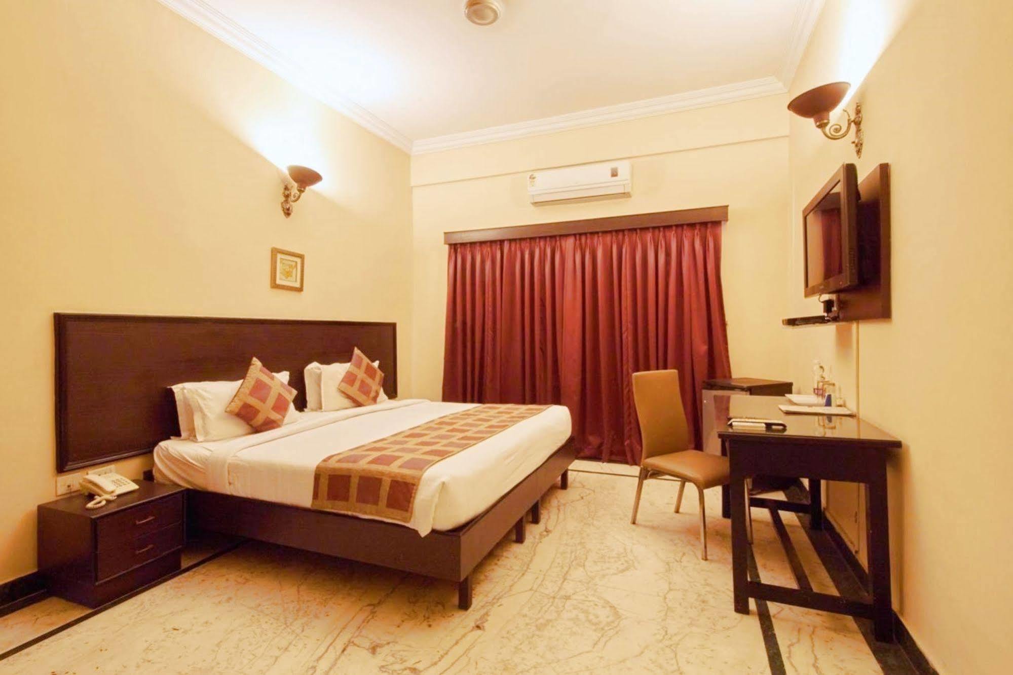 Genx Banjara Hill 1589 Hotel Haiderabad Buitenkant foto